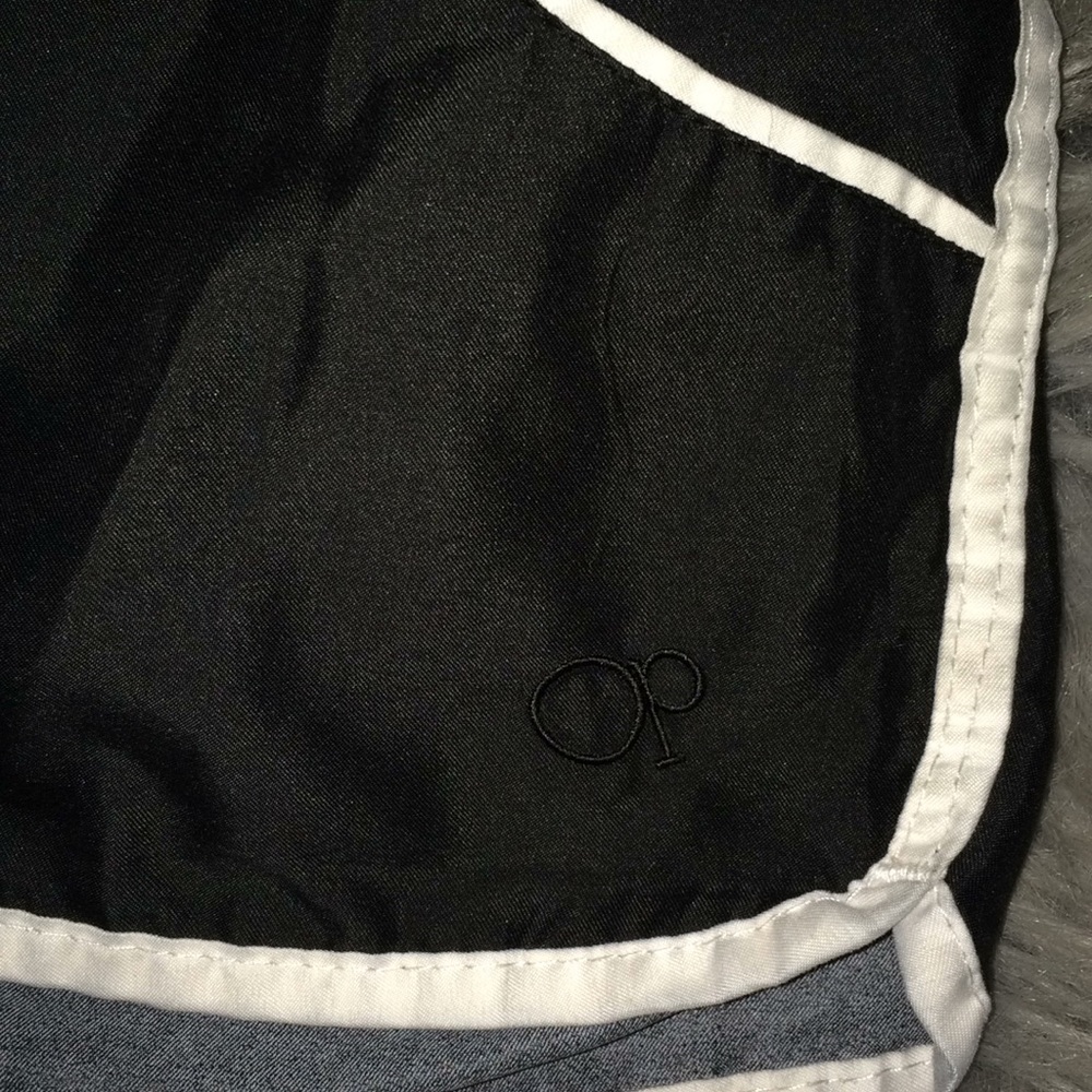 Shorts - Picture 3 of 3